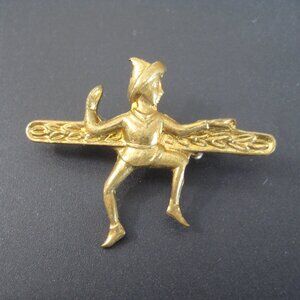 VINTAGE 1930s PIXIE LEPRECHAUN PIN 1 1/2" LONG w/"C" CLASP